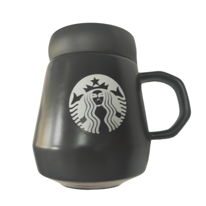 ماگ در آیینه ای استارباکس